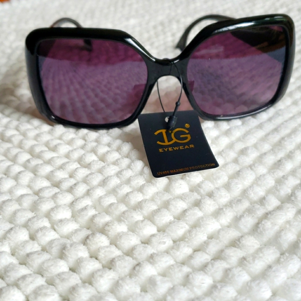 Big brown sunglasses